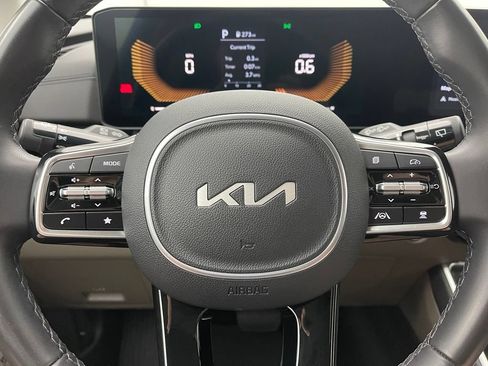 Used 2025 Kia Carnival FWD image 20