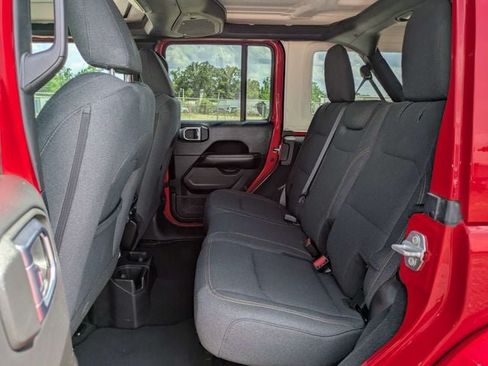 Used 2025 Jeep Wrangler Unlimited Sahara AWD/4WD image 14