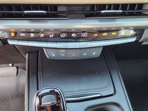 Used 2024 Cadillac XT4 Luxury w/ Cold Weather Package image 18