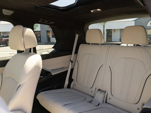 Used 2023 BMW X7 xDrive40i w/ Executive Package image 27