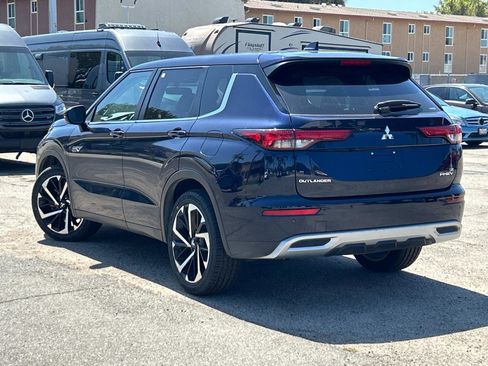 Used 2023 Mitsubishi Outlander SE image 4