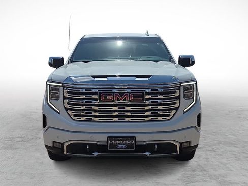 Used 2024 GMC Sierra 1500 Denali AWD/4WD image 3