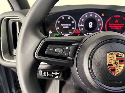 Certified 2025 Porsche Cayenne image 35