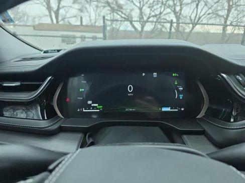 Used 2022 Jeep Grand Cherokee Overland w/ Luxury Tech Group IV image 17