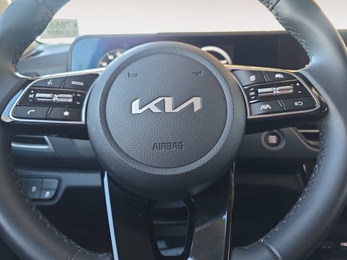 Certified 2025 Kia Seltos EX w/ EX Sunroof Package image 11