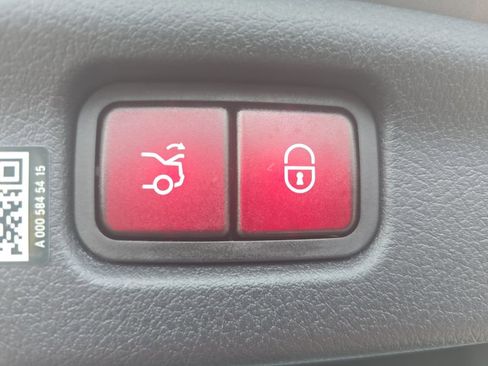 Certified 2025 Mercedes-Benz C 300 Sedan image 15