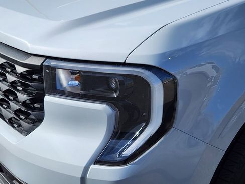 Used 2025 Ford Maverick Lariat w/ 4K Tow Package image 8