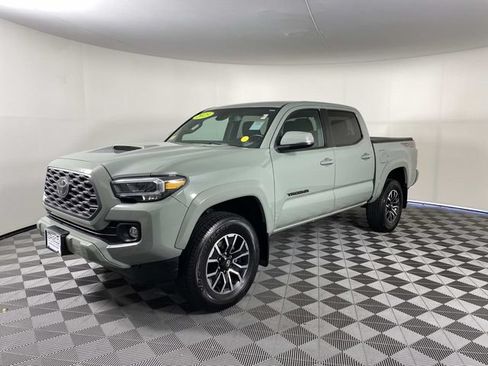 Used 2023 Toyota Tacoma TRD Sport w/ Technology Package AWD/4WD image 4