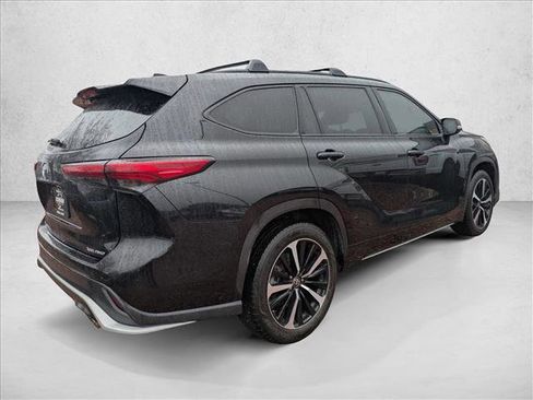 Used 2021 Toyota Highlander XSE AWD/4WD image 5