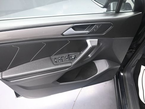 Used 2023 Volkswagen Tiguan SE AWD/4WD image 16