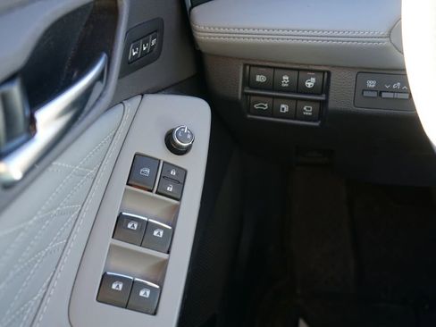 Used 2021 Toyota Avalon Limited image 14