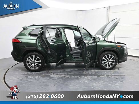 Used 2023 Toyota Corolla Cross XLE image 37