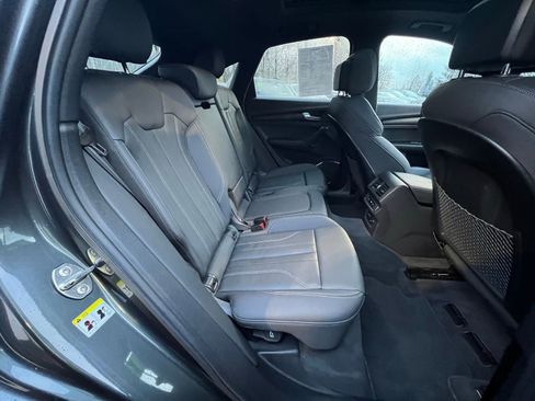 Used 2021 Audi Q5 2.0T Premium w/ Convenience Package image 17