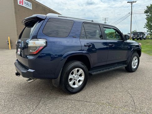 Used 2018 Toyota 4Runner SR5 image 10