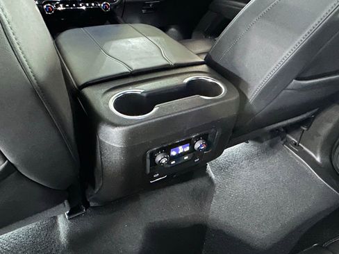 Used 2025 Chevrolet Suburban LT image 52