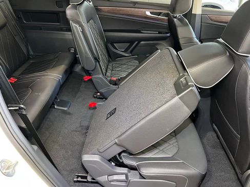 Used 2025 Volkswagen Atlas SEL Premium R-Line image 56