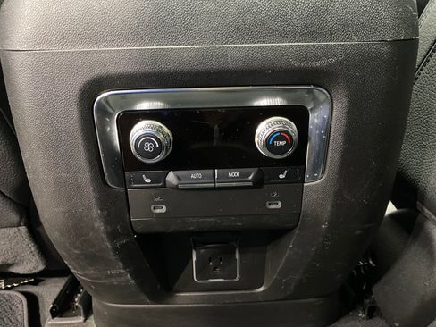 Used 2022 GMC Yukon XL Denali image 24