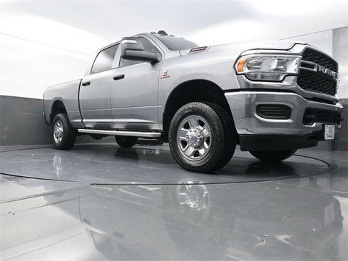 Used 2024 RAM 2500 Tradesman w/ Chrome Appearance Group image 27