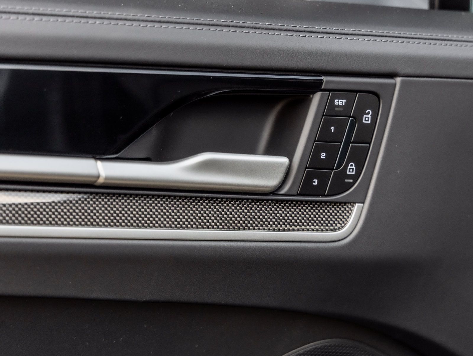 Certified 2025 Porsche Cayenne Turbo AWD/4WD image 21