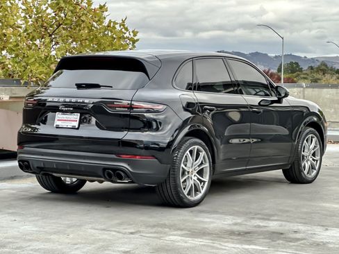 Used 2023 Porsche Cayenne image 8