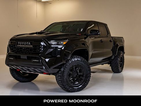 Used 2025 Toyota Tacoma TRD Pro AWD/4WD image 5