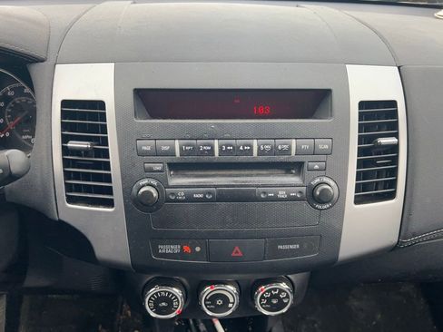 Used 2010 Mitsubishi Outlander XLS image 17