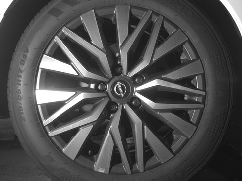 Used 2025 Nissan Altima 2.5 SV FWD image 12