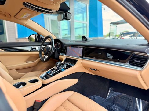 Used 2018 Porsche Panamera 4 AWD/4WD image 38
