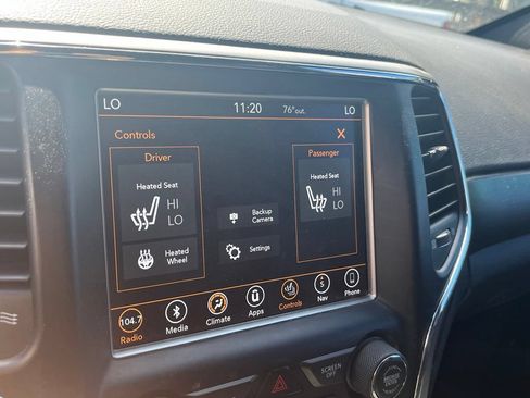 Used 2018 Jeep Grand Cherokee Altitude AWD/4WD image 14