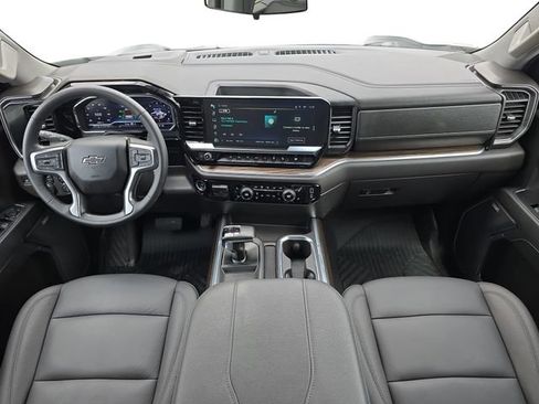 Used 2024 Chevrolet Silverado 1500 LT Trail Boss w/ LT Trail Boss Premium Package AWD/4WD image 9