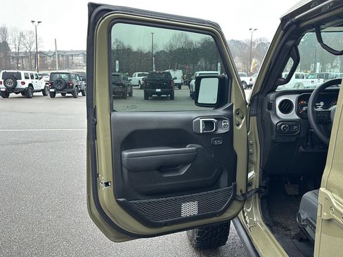 Used 2025 Jeep Wrangler Willys image 8