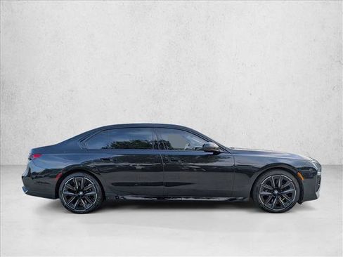Used 2023 BMW 760i xDrive w/ Executive Package AWD/4WD image 3
