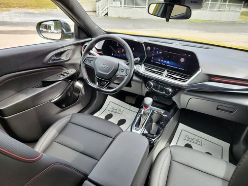 Used 2024 Chevrolet Trax RS w/ Sunroof Package image 44