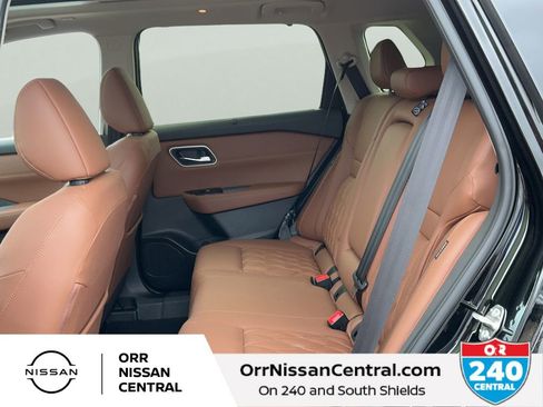 Used 2025 Nissan Rogue Platinum w/ Tech Package FWD image 13