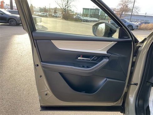 Certified 2025 MAZDA CX-70 3.3 Turbo w/ Premium Package image 11