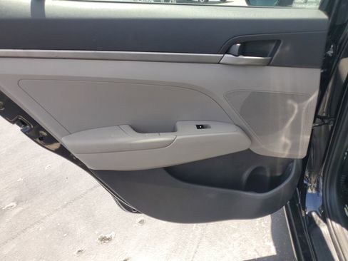 Used 2017 Hyundai Elantra SE image 25