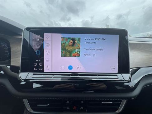 Used 2025 Volkswagen Atlas SE AWD/4WD image 16