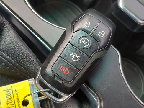 Used 2016 Ford Explorer XLT w/ Equipment Group 202A AWD/4WD image 31
