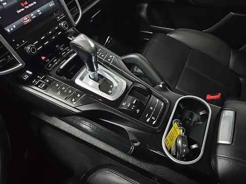 Used 2017 Porsche Cayenne Platinum Edition AWD/4WD image 29
