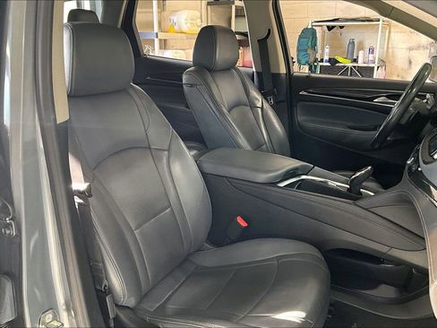 Used 2018 Buick Enclave Essence image 27