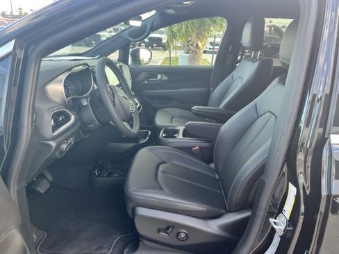 New 2026 Chrysler Voyager LX image 15