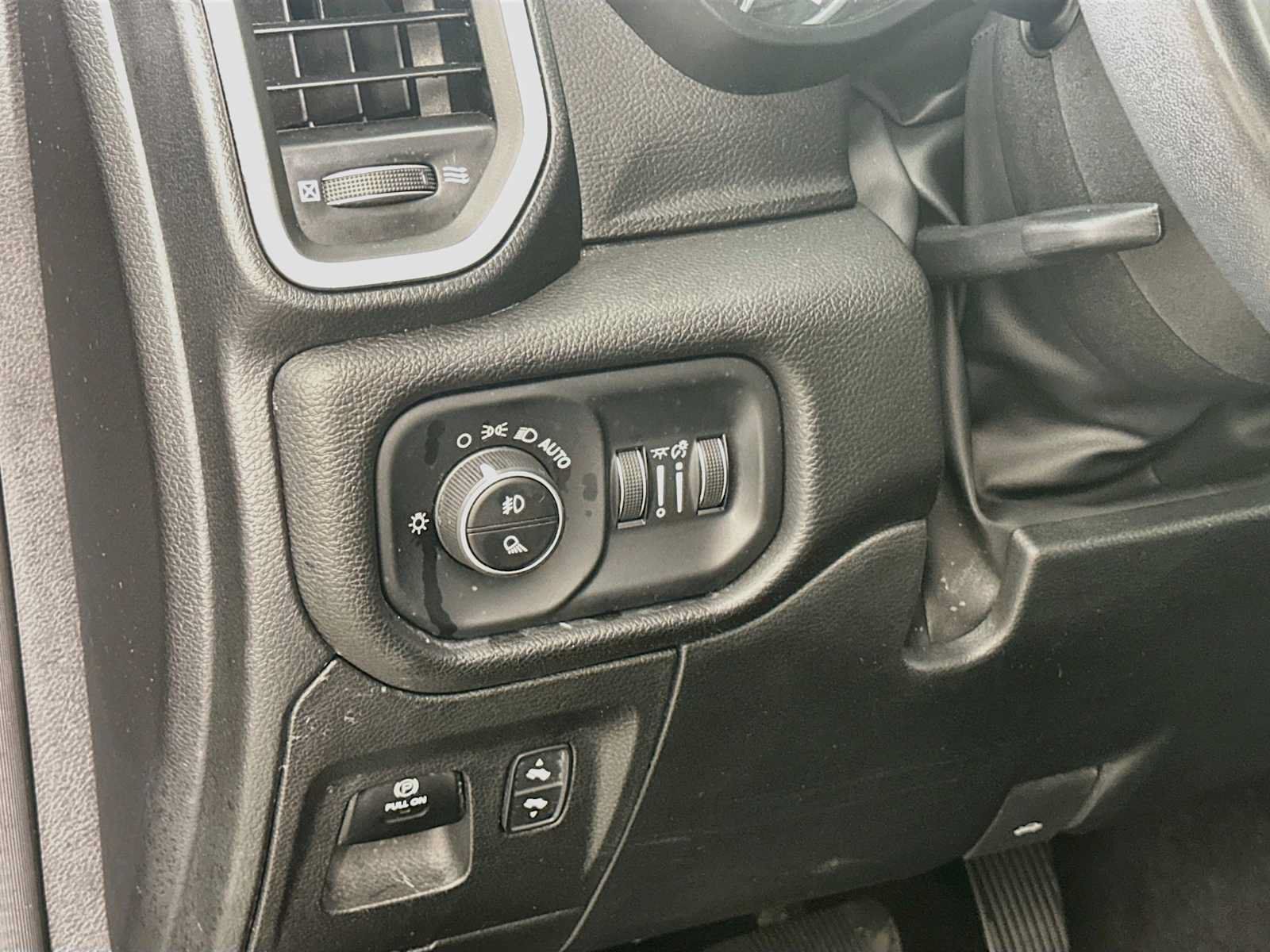 Used 2025 RAM 1500 Big Horn AWD/4WD image 8