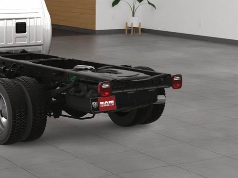 New 2024 RAM 5500 Tradesman image 15