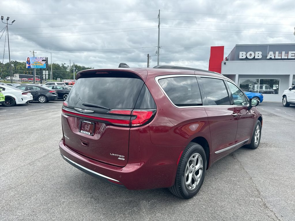 Used 2023 Chrysler Pacifica Limited AWD/4WD image 13