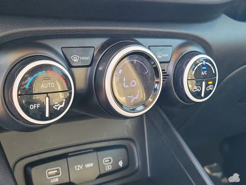 Certified 2024 Hyundai Venue Limited image 26