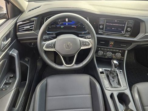 Certified 2023 Volkswagen Jetta SE w/ Panoramic Sunroof Package image 16