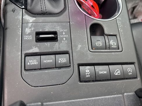 Used 2020 Toyota Highlander XLE image 34