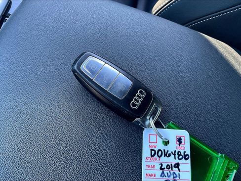 Used 2019 Audi Q8 Premium image 11