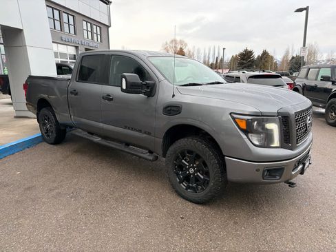 Used 2018 Nissan Titan SL w/ Midnight Edition image 7