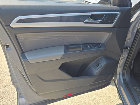 Used 2021 Volkswagen Atlas Cross Sport SEL Premium image 26